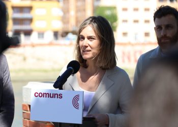 Jéssica Albiach (Comuns) reivindica la reducción de la jornada laboral a 32 horas en Catalunya