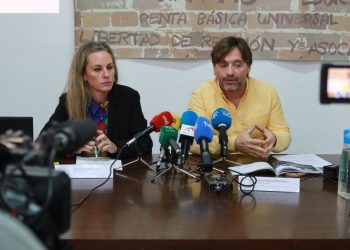 APDHA denuncia que “los CIEs son cárceles racistas encubiertas cuya principal función es intimidar a la población migrante”