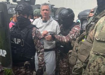 Glas se mantiene incomunicado, advierte su defensa en Ecuador