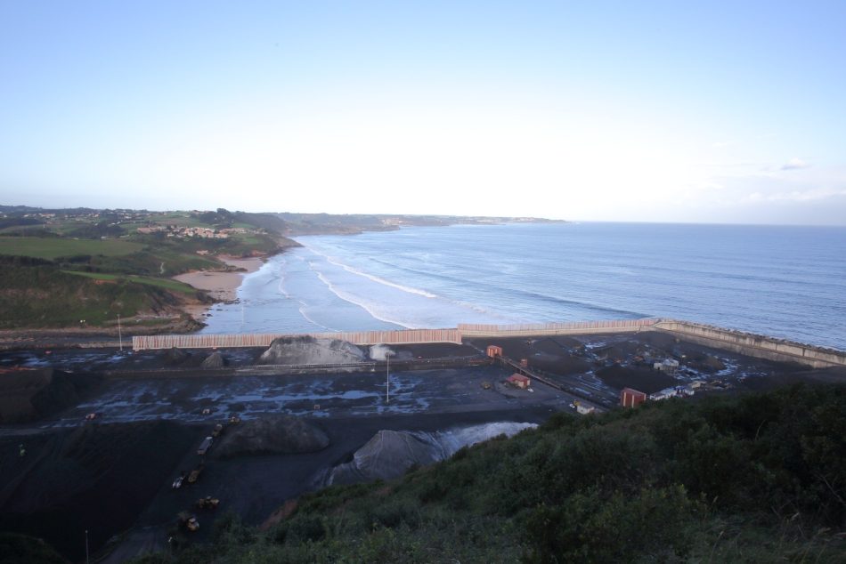 «El Principado de Asturias se vuelve a reír de los vecinos de Carreño y Gijón que sufren la contaminación del aire»