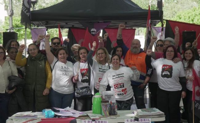 Se cumplen cuatro semanas al raso de la Acampada del SAD ante el Ayuntamiento de Sevilla