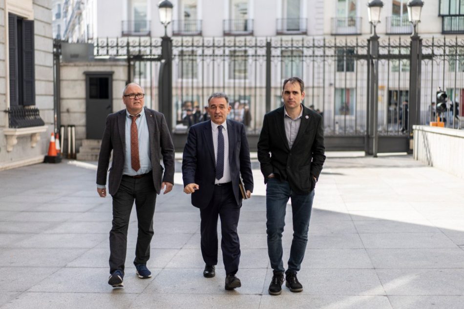 Los diputados de IU Valero y Cantorné reclaman explicaciones a Defensa en el Congreso sobre “los motivos de haber desviado a Málaga la fragata de la OTAN con escala prevista en Maó”