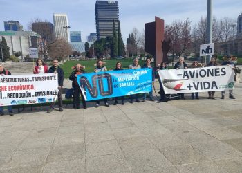 La Plataforma contra la ampliación de Barajas se moviliza frente al ruido generado por el aeropuerto