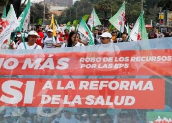 Realizan marcha a favor de reformas del Gobierno en Colombia