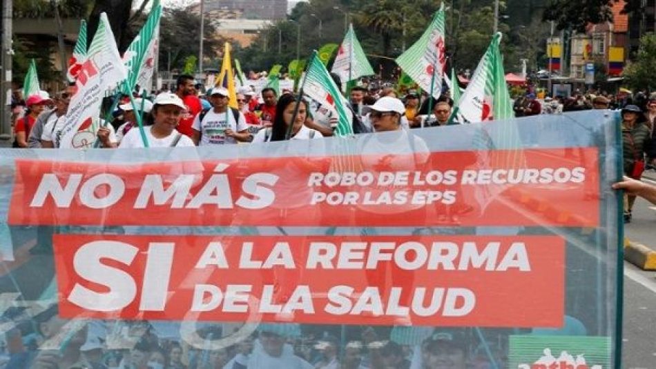 Realizan marcha a favor de reformas del Gobierno en Colombia