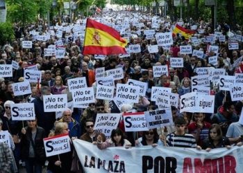 Miles de personas vuelven a las calles en defensa de la democracia