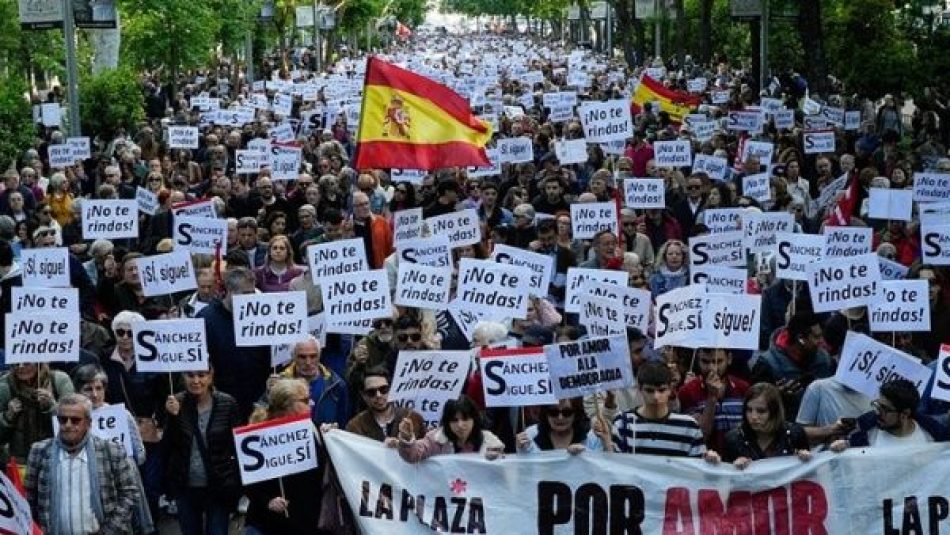 Miles de personas vuelven a las calles en defensa de la democracia