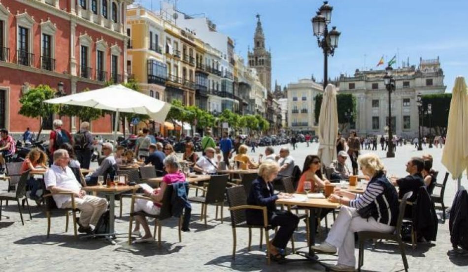 Por Andalucía afea a Bernal que se deje presionar por el lobby del turismo y desoiga las necesidades de las ciudades andaluzas
