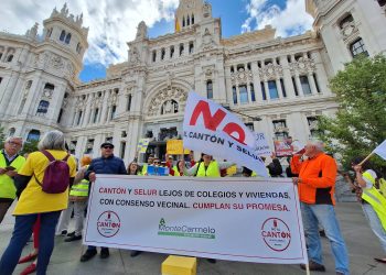 Montecarmelo entrega 14.000 firmas a favor de la reubicación del megacantón y SELUR lejos de colegios y viviendas