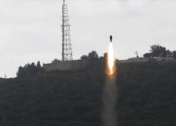 Hezbolá lanza ataques combinados “precisos” contra bases de Israel