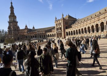 Tasa turística en Andalucía: FACUA reclama a la Junta que incluya a los consumidores en el debate