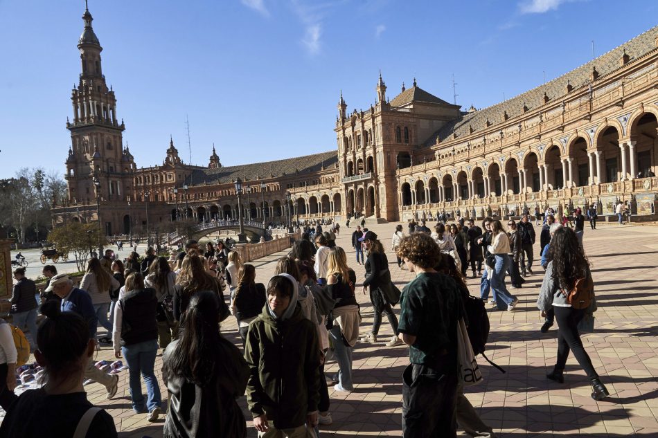 Tasa turística en Andalucía: FACUA reclama a la Junta que incluya a los consumidores en el debate