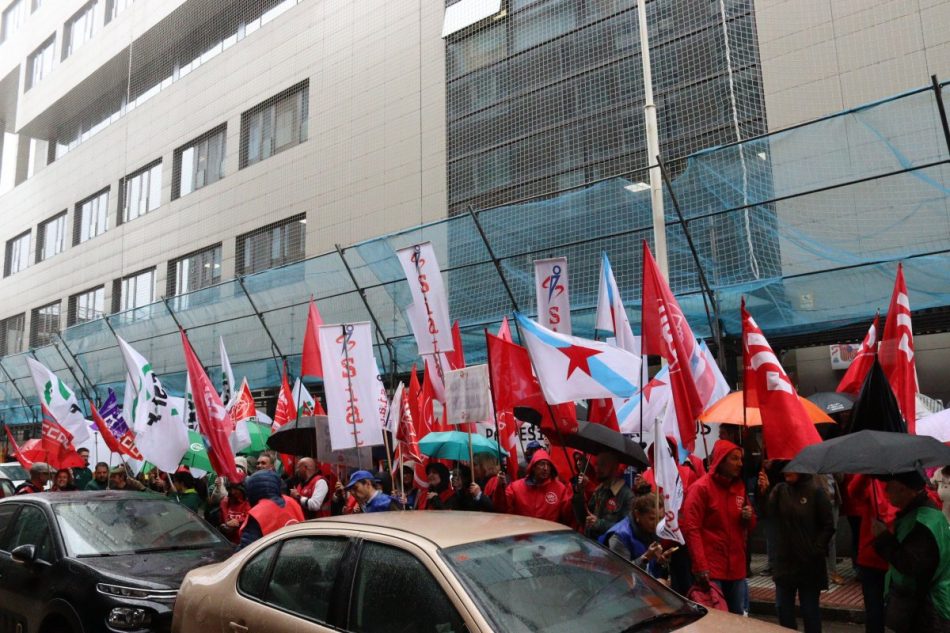 Persoal da Axencia Tributaria concéntrase na Coruña en demanda de melloras salariais e laborais