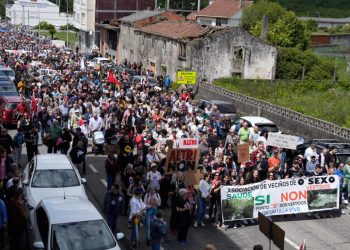 Ana Pontón e Ana Miranda encabezan a delegación do BNG na masiva manifestación contra a bomba ambiental de ALTRI