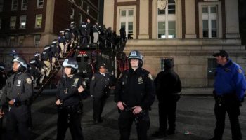 Arrecia represión en Nueva York: Detienen a 300 estudiantes propalestinos