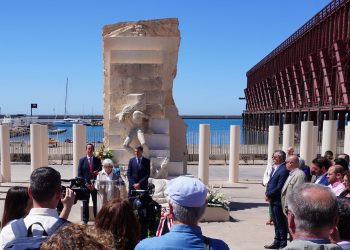Almería recuerda a las víctimas de lo campos nazis en plena polémica de las autonomías con Naciones Unidas