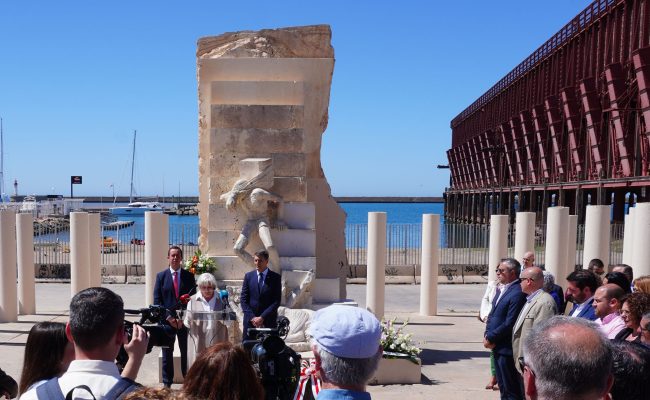 Almería recuerda a las víctimas de lo campos nazis en plena polémica de las autonomías con Naciones Unidas