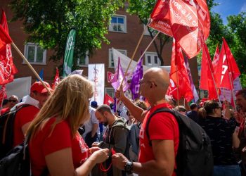 Concentración de trabajadores y trabajadoras de la Agencia Tributaria para exigir mejoras laborales y salariales