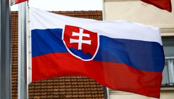 Eslovaquia está «al borde de la guerra civil», dice el ministro del Interior