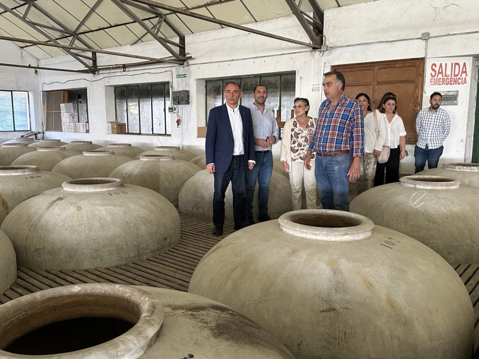 Enrique Santiago compromete en Aguilar de la Frontera que IU y el grupo de Sumar actuarán ante el Gobierno para sacar adelante un proyecto económico y otro cultural del Ayuntamiento