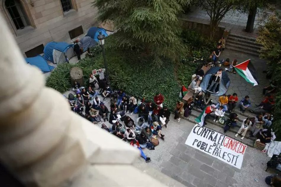 Estudiantes de la Universitat de Barcelona se suman a las protestas contra el genocidio de Israel en Gaza y llaman a secundar las acampadas en las facultades catalanas