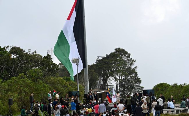 Izan una bandera gigante de Palestina en Caracas, en recuerdo de la Nakba