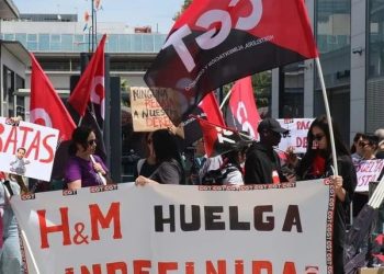 Las trabajadoras de H&M Barcelona protagonizan una nueva concentración tras 30 días de huelga