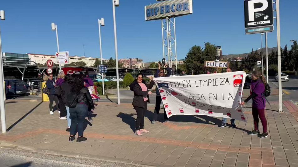 La plantilla de limpieza de Cervezas San Miguel en Málaga mantiene la huelga indefinida