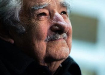 Expresidente Mujica recibe radioterapia en Uruguay