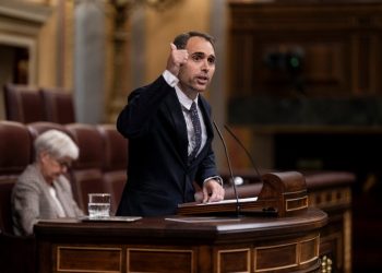 Toni Valero recuerda al PP en el Congreso que “la democracia comienza en la nevera de las familias”, mientras que la derecha se dedica solo a “preocuparse por la minoría privilegiada”