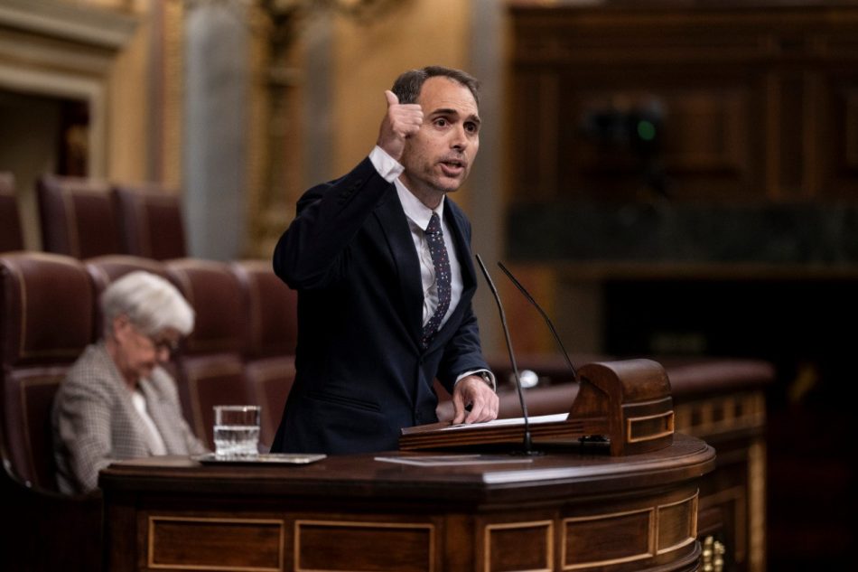 Toni Valero recuerda al PP en el Congreso que “la democracia comienza en la nevera de las familias”, mientras que la derecha se dedica solo a “preocuparse por la minoría privilegiada”