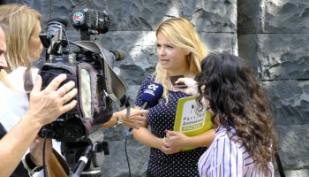 La portavoz de PACMA responde a Carmen Morodo tras acusarla de «ignorante»: «mejor ignorante que catedrática en maltrato animal»