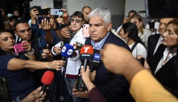 Controversia a escasas horas de las elecciones en Panamá por el aval del Supremo a la candidatura de Mulino