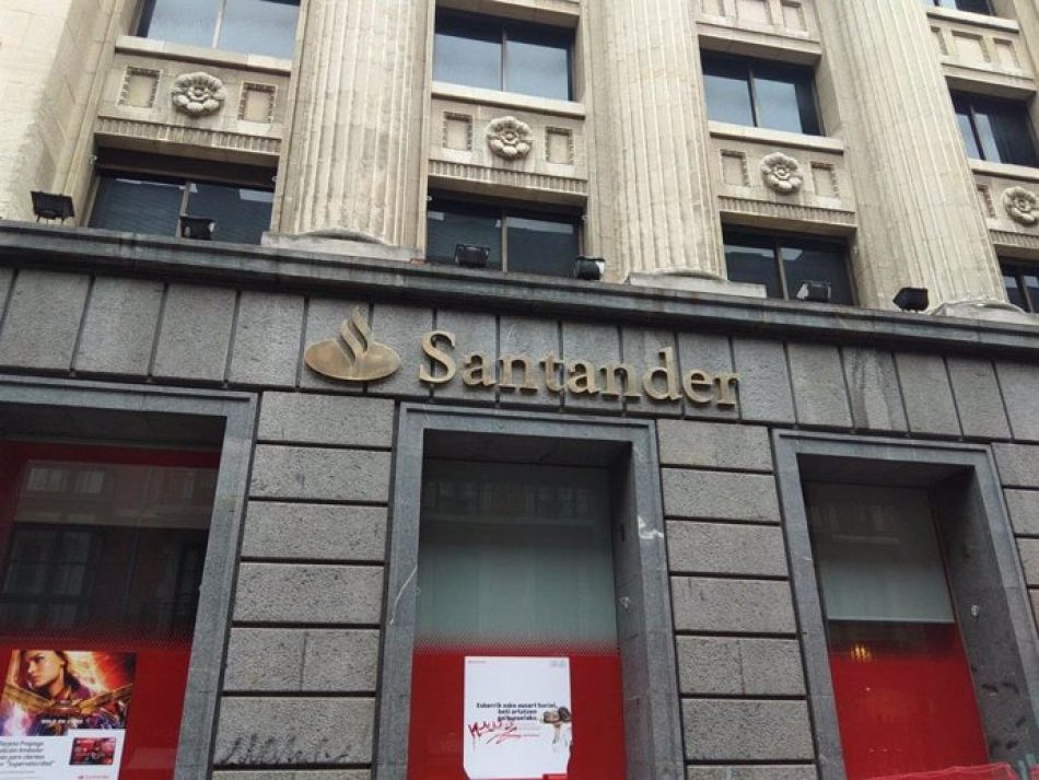 Suspensión de la cuenta de la UCM con el Banco Santander por financiar la industria fósil y la industria armamentística implicada en el genocidio sobre Gaza