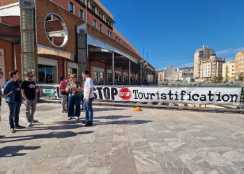Adelante Andalucía lanza un mensaje a los especuladores de los pisos turísticos frente a su cumbre en Málaga