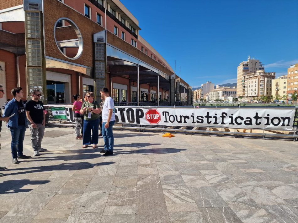 Adelante Andalucía lanza un mensaje a los especuladores de los pisos turísticos frente a su cumbre en Málaga