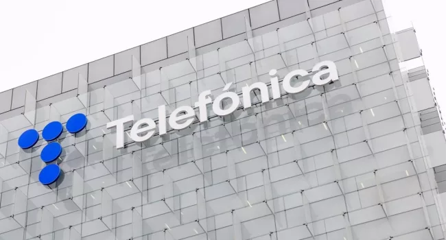 El Supremo confirma la multa de 765.000 euros de la Junta de Andalucía a Telefónica por limitar el derecho a recibir facturas en papel