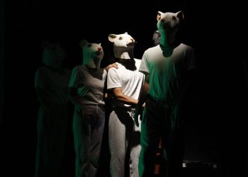 ‘Contención mecánica’ de Teatro de los Invisibles sigue denunciando la violencia psiquiátrica este mayo en Teatro del Barrio