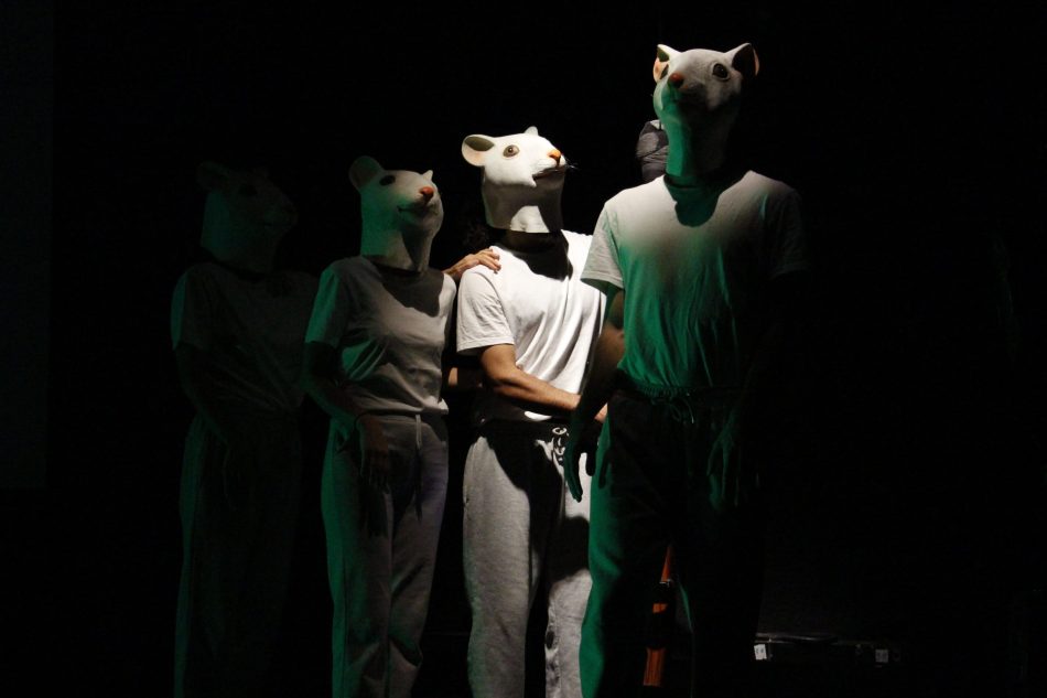 ‘Contención mecánica’ de Teatro de los Invisibles sigue denunciando la violencia psiquiátrica este mayo en Teatro del Barrio