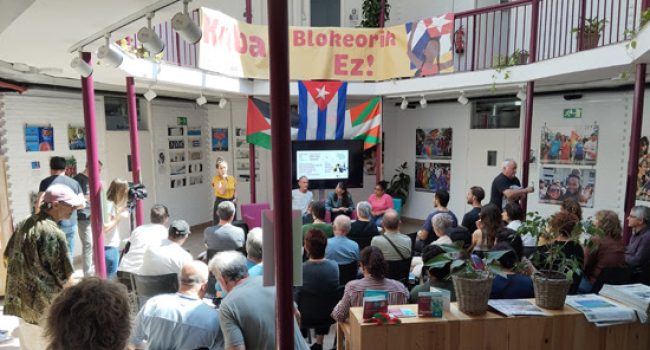 Fiesta contra el bloqueo y por la soberanía de Cuba llenó de público la Kulturarteko Plaza Feminista de Hernani 