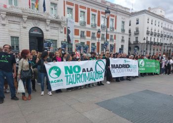 PACMA congrega en la Puerta del Sol a cientos de personas contra la tauromaquia