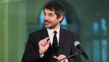 Urtasun reclama més prevenció davant els incendis cada vegada més virulents i alerta que “negar l’emergència climàtica ens fa més vulnerables”