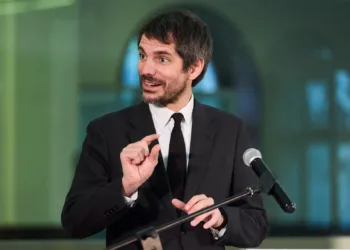 Urtasun reclama més prevenció davant els incendis cada vegada més virulents i alerta que “negar l’emergència climàtica ens fa més vulnerables”