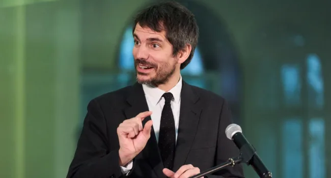 Urtasun reclama més prevenció davant els incendis cada vegada més virulents i alerta que “negar l’emergència climàtica ens fa més vulnerables”