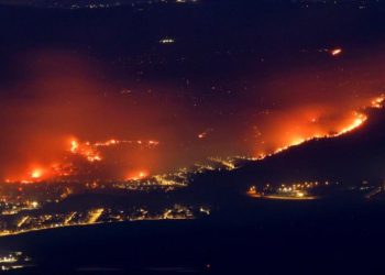 Lapid: Incendios tras ataques de Hezbolá arderán disuasión israelí