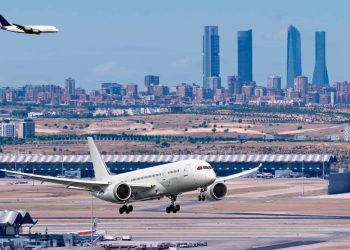 Las partículas ultrafinas de los aviones pueden provocar enfermedades graves a ocho millones de personas que viven cerca de los aeropuertos españoles