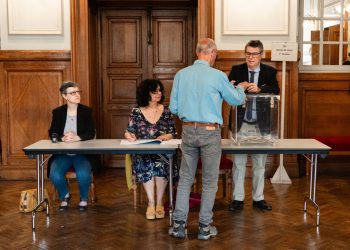 Francia elije a sus 81 eurodiputados con extrema derecha favorita