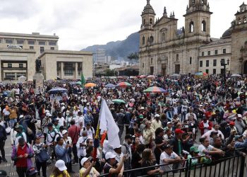 Protesta de maestros continúa por décimo día en Colombia