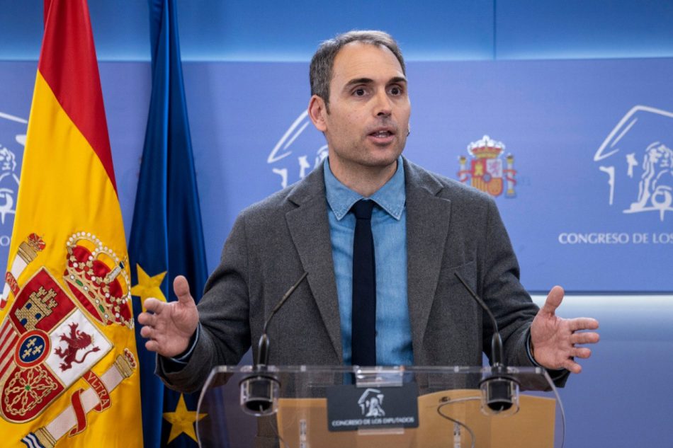 Toni Valero registra una iniciativa en el Congreso para actuar frente a la “imposición de la agenda ideológica y la censura reaccionaria del PP y Vox en los centros educativos públicos”