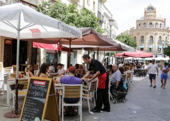 Adelante Andalucía alerta de la precariedad del empleo en la hostelería de Jerez y pide a García Pelayo que reclame a la Inspección de Trabajo el “máximo” control del sector